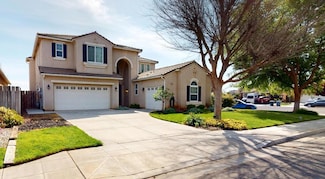 1051 N Coventry Ave, Clovis, CA 93611