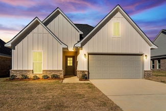 5042 Falcon Bay Dr, Shreveport, LA 71107