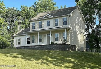 27 Vosburgh Rd, Mechanicville, NY 12118