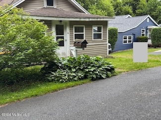 4 Yates St, Troy, NY 12180