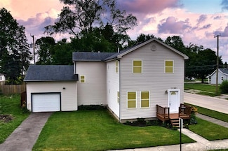 1106 E Hayes Ave, Hazel Park, MI 48030