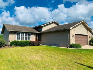 7512 Tanager St, Hobart, IN 46342