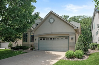 10557 Spyglass Dr, Eden Prairie, MN 55347