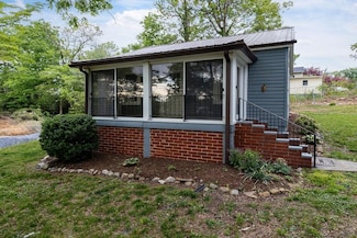 837 Faber Ave, Waynesboro, VA 22980