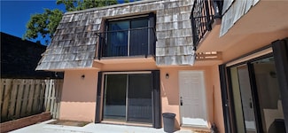 350 E Waverly Place Unit D, Vero Beach, FL 32960