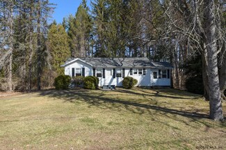 161 Beacon Rd, Glenmont, NY 12077