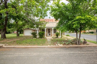602 W Austin St, Fredericksburg, TX 78624