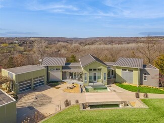 33865 Mill Creek Dr, Adel, IA 50003