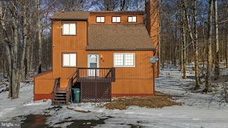 1059 Country Place Dr, Tobyhanna, PA 18466