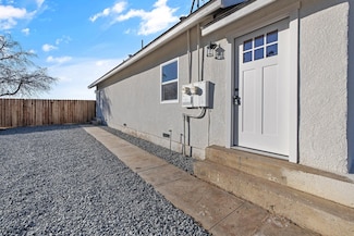 2133 N Cedar St, Pixley, CA 93256