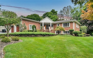 33 Smith Hill Rd, Airmont, NY 10952
