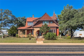 704 S Bridge St, Brady, TX 76825