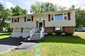 23 Bayberry Dr, Halfmoon, NY 12065