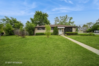 135 Flora Ave, Glenview, IL 60025