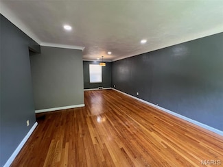 631 SE Chambers Rd, Saint Louis, MO 63137