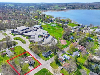 8377 Zosel St, Onekama, MI 49675