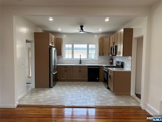 19 1st St, Lodi, NJ 07644
