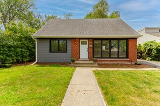 7015 Palma Ln, Morton Grove, IL 60053