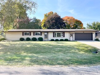136 Wyler Dr, Dakota, IL 61018