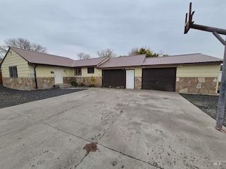 403 16th Ave E, Jerome, ID 83338