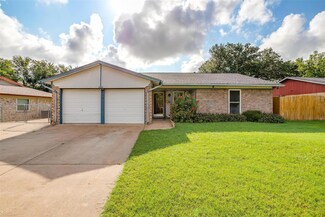 929 Skelly St, Crowley, TX 76036