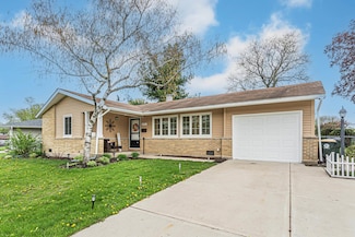 471 Lilac Ln, Elk Grove Village, IL 60007