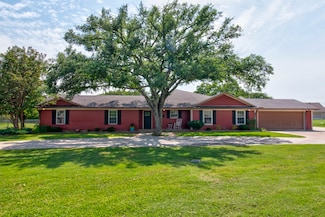 112 Sequoya Dr, Gainesville, TX 76240