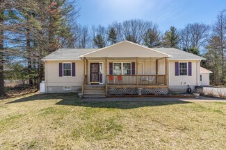 8 Hemlock Dr, Topsham, ME 04086