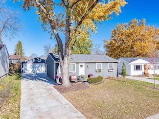 112514 Washington Ln, Chaska, MN 55318