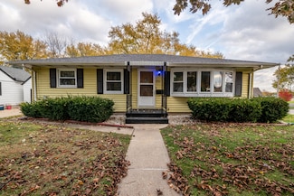 534 Cedar St, Hartford, WI 53027