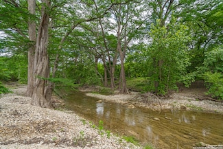 960 River, Bandera, TX 78003