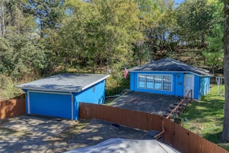 545 Black Forest Dr, Pottsboro, TX 75076