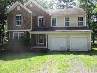 2113 Dorset Ct, Bushkill, PA 18324