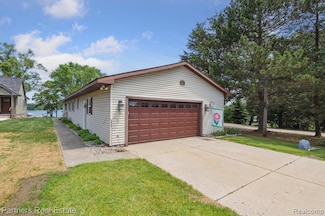 8331 Hilton Rd, Brighton, MI 48114