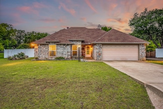 3912 Country Ln, Granbury, TX 76048
