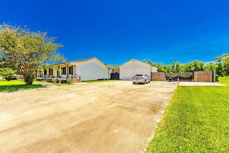 317 Country Village Dr, Raceland, LA 70394