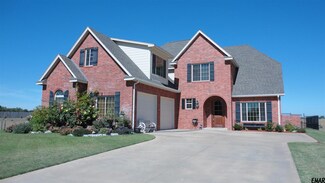 140 Hennessey St, Enid, OK 73701