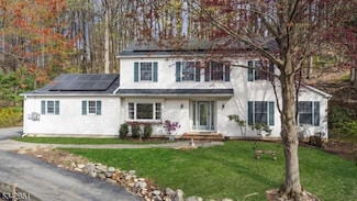 18 Cardinal Dr, Hackettstown, NJ 07840