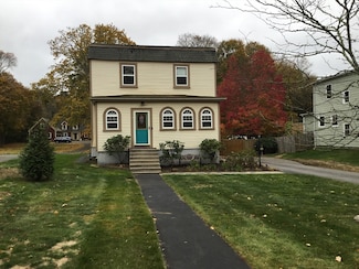 9 Taunton St, Lakeville, MA 02347