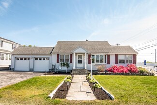 558 Hudson St, Seabrook, NH 03874