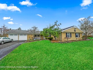 61 Stillwells Corner Rd, Freehold, NJ 07728