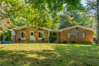 25740 Pine View Ave, Warren, MI 48091