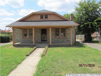 150 N Memphis St, Holly Springs, MS 38635
