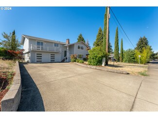 1783 NW Valley View Dr, Roseburg, OR 97471