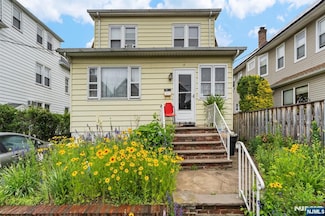 17 Bond St, Wallington, NJ 07057