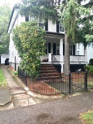 28 Dyer Ave, Milton, MA 02186