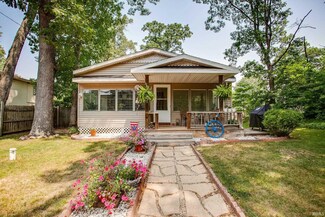 11486 E Oak St, Walkerton, IN 46574