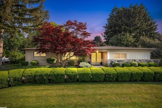 16139 Andover Dr, Clinton Township, MI 48035