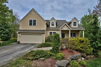 211 Wild Pines Dr, Long Pond, PA 18334