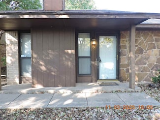 909 NE Tortoise Dr, Lawton, OK 73507